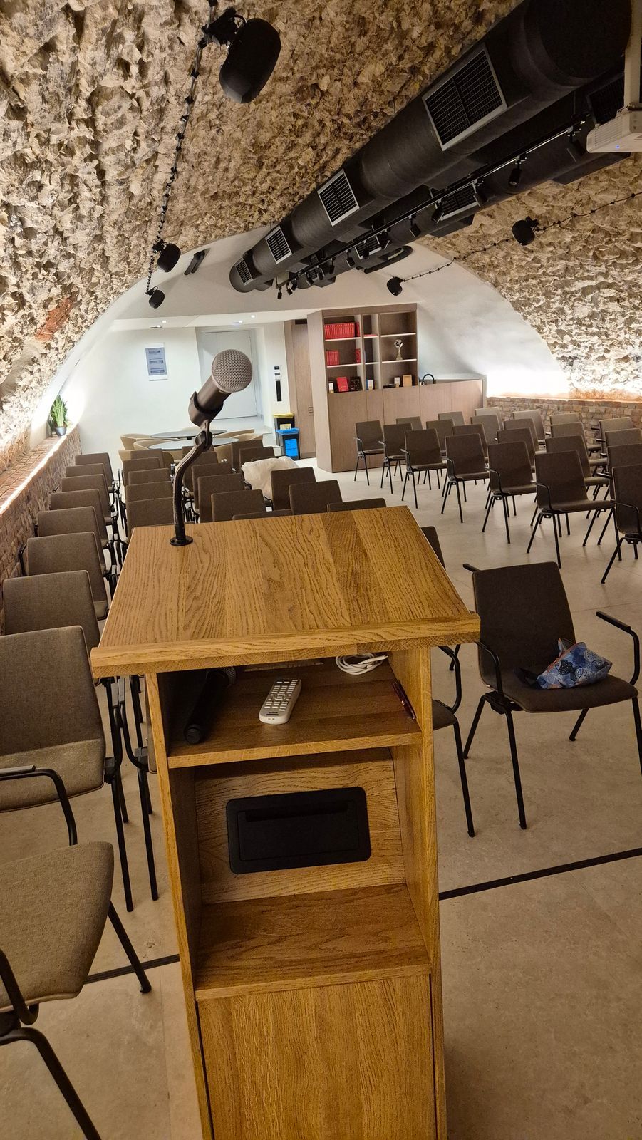 Meble z litego dębu — Niebieski Kredens